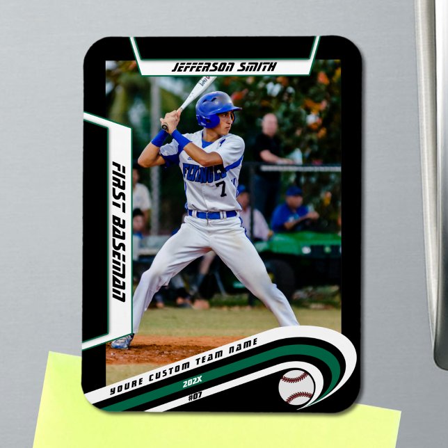 Ímã Baseball Keepsakes Livremente Verde Preto Personal (Baseball Player Magnet in Black with Custom Team Name and White Green Elements)