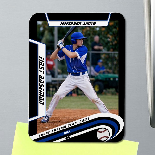 Ímã Baseball Lembranças Azul Preto Personalizado (Baseball Player Magnet in Black with Custom Team Name and White Blue Elements)