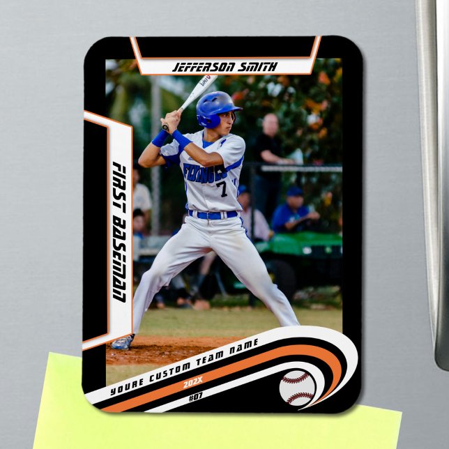 Ímã Baseball Lembranças Laranja Preto Personalizado (Baseball Player Magnet in Black with Custom Team Name and White Orange Elements)