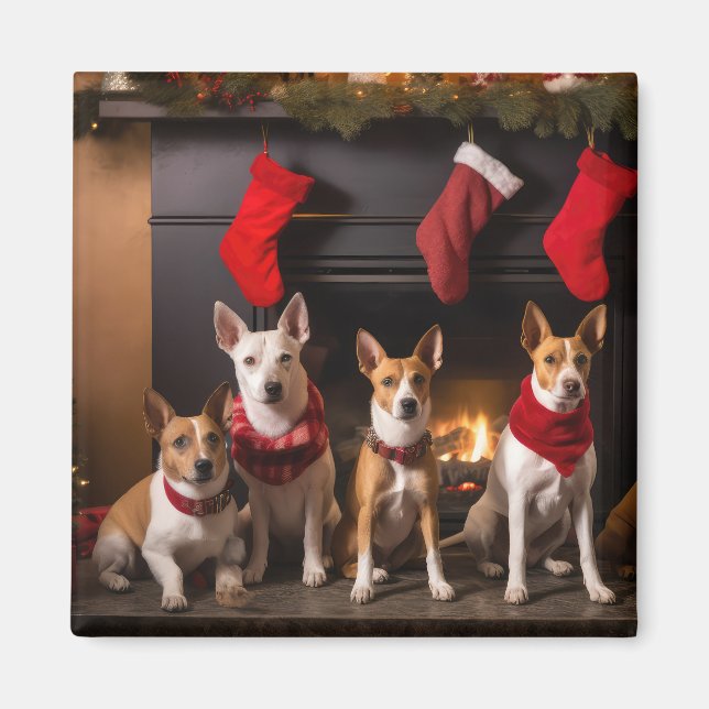 Imã Basenji em frente à Lareira Natal (Frente)