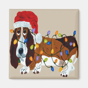 Imã Basset Tangled em luzes de Natal