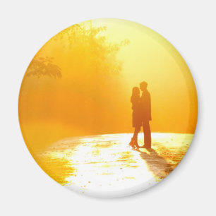 Imã Beijando o casal na luz solar