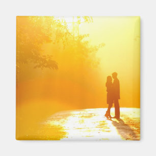 Imã Beijando o casal na luz solar
