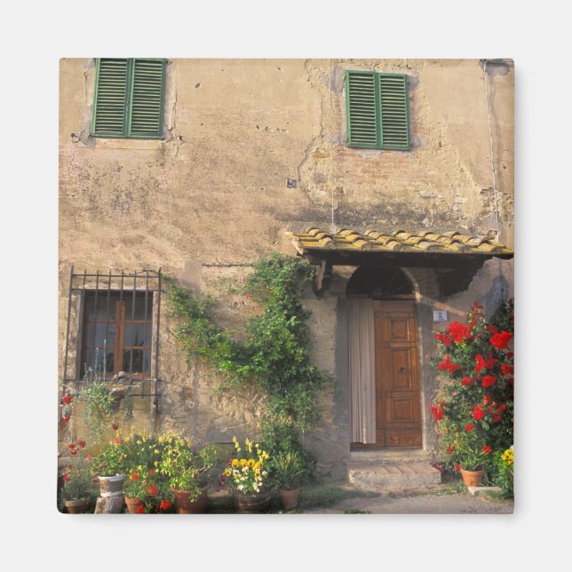 Imã Bela casa antiga com flores em San Gimignano (Frente)