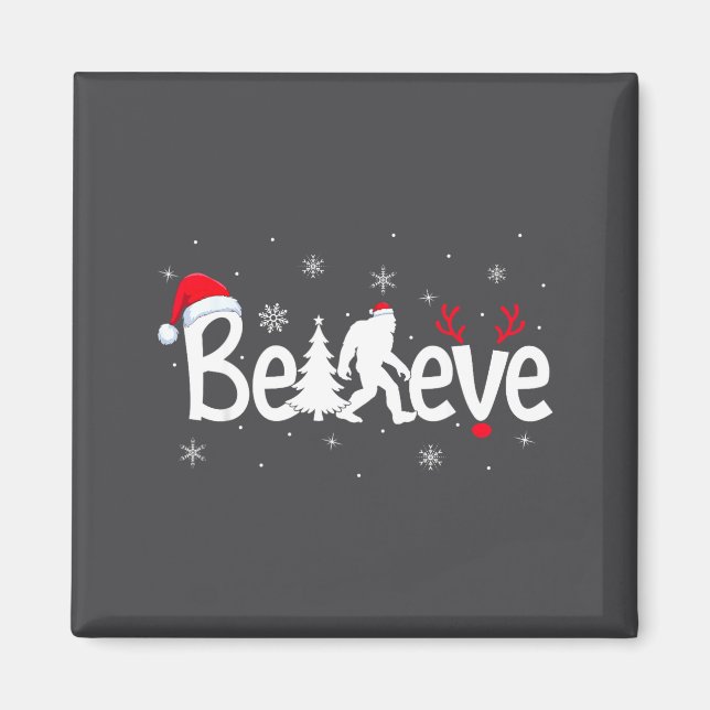 Imã Believe Bigfoot Sasquatch Reindeer Santa Hat Merry (Frente)