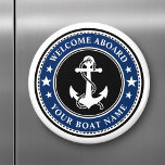 Imã Bem-vindo a bordo do seu Marinho de Anchor Stars<br><div class="desc">Um ímã na moda preto,  branco e azul marinho,  redondo,  com ancoragem náutica personalizada com estrelas e o texto personalizado "Bem-vindo a Bordo" e o Nome do Barco ou outro texto desejado. Personalize-os com sua cor de fundo favorita e muito mais. Faz um presente excelente para qualquer ocasião.</div>