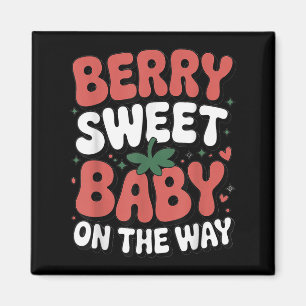 Imã Berry Sweet Baby No Caminho Da Grama De Morango