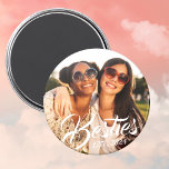 Imã Besties Magnet para Melhores Amigos Fotografia BFF<br><div class="desc">Imagem fotográfica personalizada para melhores amigos com "Besties" e "Est. 20XX" para a sua foto BFF e ano personalizado de se tornar os melhores amigos.</div>