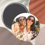 Imã Besties Magnet para Melhores Amigos Fotografia BFF<br><div class="desc">Imagem fotográfica personalizada para melhores amigos com "Besties" e "Est. 20XX" para a sua foto BFF e ano personalizado de se tornar os melhores amigos.</div>