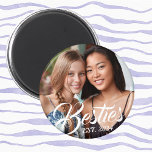 Imã Besties Magnet para Melhores Amigos Fotografia BFF<br><div class="desc">Imagem fotográfica personalizada para melhores amigos com "Besties" e "Est. 20XX" para a sua foto BFF e ano personalizado de se tornar os melhores amigos.</div>