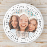 Imã Besties para sempre Foto personalizada simples e m<br><div class="desc">Este design simples e clássico é composto por tipografia serif e adiciona uma foto personalizada. "Besties Forever" circula a foto dos seus amigos</div>