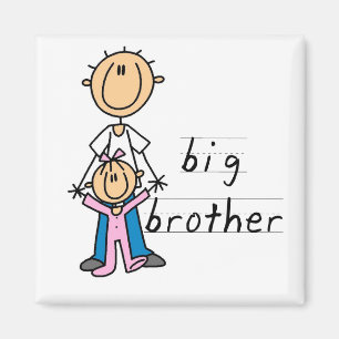 Imã Big brother com o camiseta e os presentes da irmã