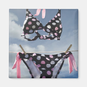Imã Bikini Seguindo Uma Linha De Tela