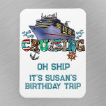 Ímã Birthday Cruising Personalizado Oh Ship<br><div class="desc">Este design pode ser personalizado na área fornecida pela alteração da foto e/ou do texto. Ou pode ser personalizado clicando em Personalizar este Modelo e, em seguida, escolhendo o clique para personalizar mais a opção e excluir ou alterar a cor do plano de fundo, adicionar texto, alterar a cor ou...</div>