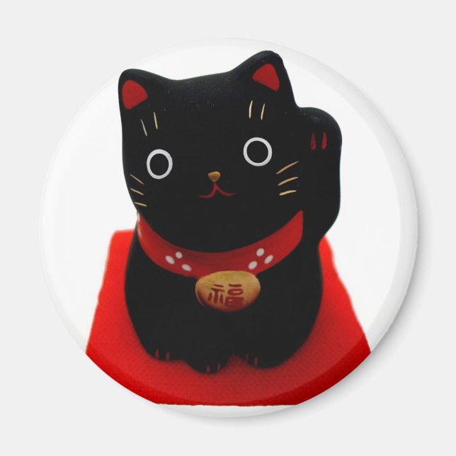Imã Black Maneki Neko em um tapete vermelho (Frente)