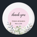 Imã Bolinhas rosa de casamentos brancos e bonitos<br><div class="desc">Projetado com base na ilustração floral de aquarela de gotas de neve brancas de Farida Greenfield. Lindas e delicadas flores brancas que emergiram no final do inverno, que parecem brilho de neve no chão. Tem bolinhas brancas cor-de-rosa sobre o fundo e textos que podem ser personalizados. Design perfeito para comemoração...</div>