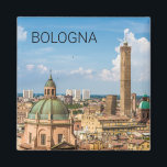 Imã Bolonha Emilia-Romagna Itália Panorama Souvenir<br><div class="desc">Bolonha na Emilia-Romagna Itália Panroama souvenir para férias e viajantes. História da cidade de Bolonha em Itália, lembrança ou presente de aniversário para férias. Bolonha, Itália, retro trabalho de arte para amantes da cidade e Emilia-Romagna. Bolonha na Emilia-Romagna Itália Cityscape souvenir para férias. Bolonha histórica em Itália é uma cidade...</div>