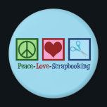 Imã Bolsa de Paz e Amor<br><div class="desc">Pregado De Paz. Um belo presente de raspadeira com um bonito sinal de paz, coração e um belo par de tesouras perfeito para desenhar e desenhar um álbum de fotos e memórias.</div>
