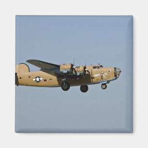 Imã Bombardeiro de Lil B-24 do diamante, aterrando em