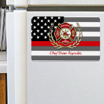 Ímã Bombeiro Personalizado<br><div class="desc">Imã de geladeira personalizada do bombeiro divertido. Maltês cruzam com seu nome de cidade, seu posto e nome sobre a bandeira clássica do bombeiro da linha vermelha.</div>