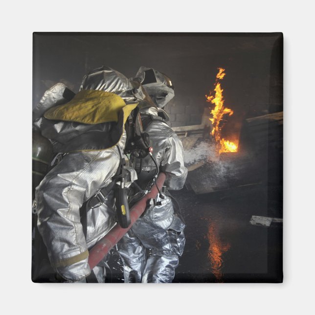 Imã Bombeiros extinguem incêndio num treino ou (Frente)