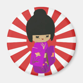 Imã Bonita boneca rosa Kokeshi ao sol da ascensão
