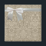 Imã Bonito Linen White Lace Antique de Casamento<br><div class="desc">Casamento antigo - Lace branco e casamento de Linen Um tema de casamento vintage bonito é sobre renda branca antiga e linho. Perfeito para a noiva e noiva vintage que é algo especial para o tema do casamento. O design é baseado em imagens antigas de tecido de roupa macia real,...</div>