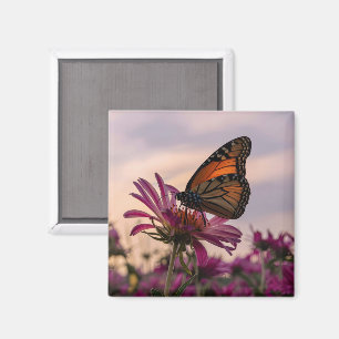 Imã Borboleta Monarca na Flor