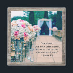 Imã Buquê de Flor de Madeira Adorando Bíblia de Aisle<br><div class="desc">Madeira enquadrada Buquê de flor Amar e Bíblia Aisle Casamento Verso 1 Peter 4:8</div>