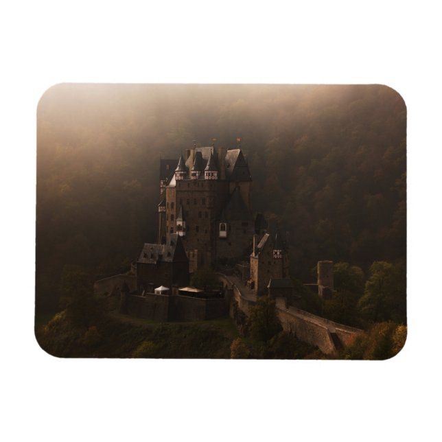 Ímã Burg Eltz castelo no nevoeiro da manhã (Horizontal)