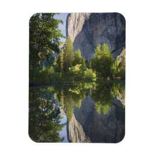Ímã CA, Yosemite NP, El Capitan refletido em Merced