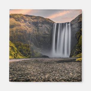 Imã Cachoeira de Skogafoss no nascer do sol da manhã