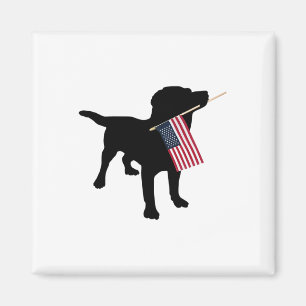 Imã Cachorro Black Lab segurando a bandeira patriótica