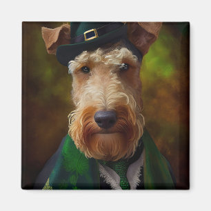 Imã Cachorro de Airedale na Rua. Dia de Patrick