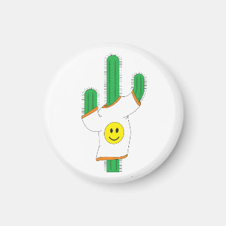 Imã Cactus vestindo uma camisa de rosto feliz