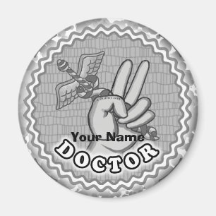 Imã Caduceus Peace, sob o costume do Doutor Magnet