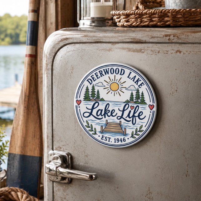 Imã Cais de pinheiros caprichosos do lago Deerwood (Deerwood Lake magnet with cute, whimsical Lake Life design by Inspirivity )