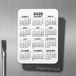 Ímã Calendário 2025 - Mínimo Básico<br><div class="desc">Calendário 2025 - perfeito para usar na sua cozinha ou no escritório doméstico. Um calendário mínimo básico de 12 meses com um fundo de cor sólida.</div>