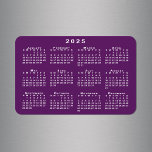 Ímã Calendário branco 2025 no Modelo de fundo roxo<br><div class="desc">O calendário branco de 2025 é sobreposto a um modelo de fundo roxo neste ímã flexível de 4"x6". Você pode adicionar sua própria imagem de fundo na barra lateral, se quiser. Se você quiser um plano de fundo de cor diferente, toque em "Editar usando a Ferramenta de Design", selecione o...</div>