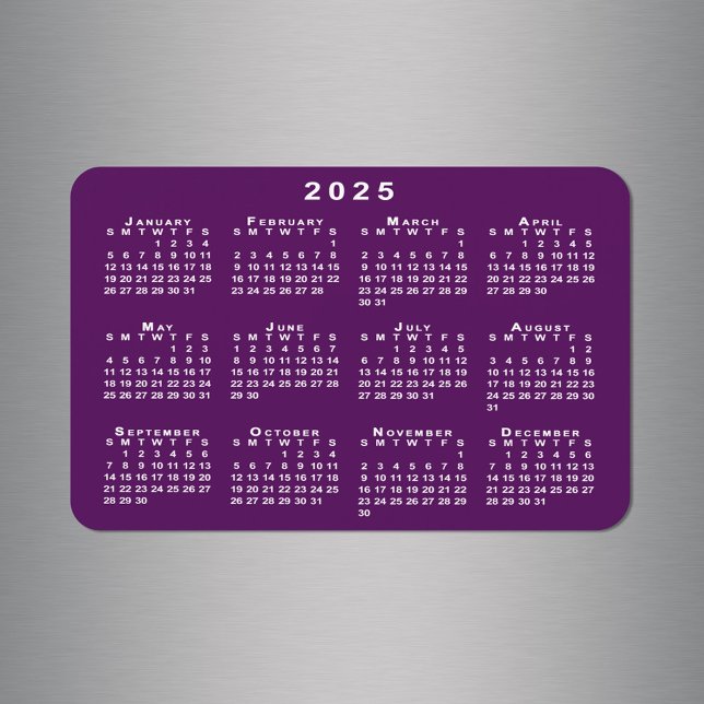 Ímã Calendário branco 2025 no Modelo de fundo roxo (White 2025 Calendar on Purple Background Template Magnet, in situ)