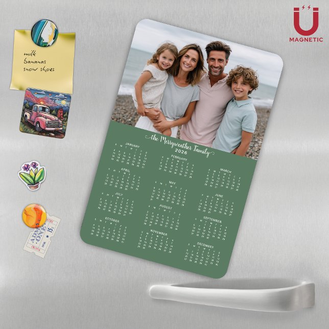 Ímã Calendário de fotos personalizadas verdes de feria (2026 Green Personalized Holiday Photo Calendar Magnet)