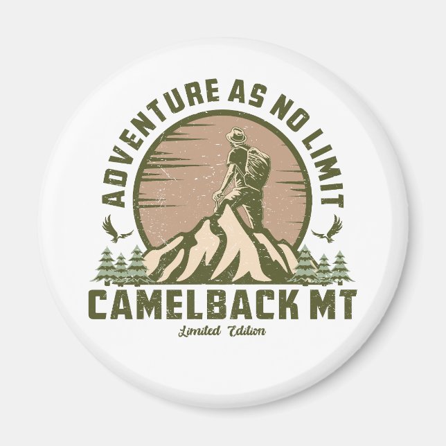 Imã Camelback Retro Montanha Hike Sunset T-Shirt (Frente)