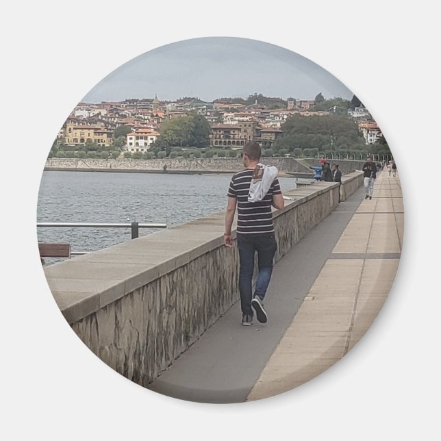 Imã Caminhando Pela Porta Em Bilbau, Espanha Frigorífi (Frente)