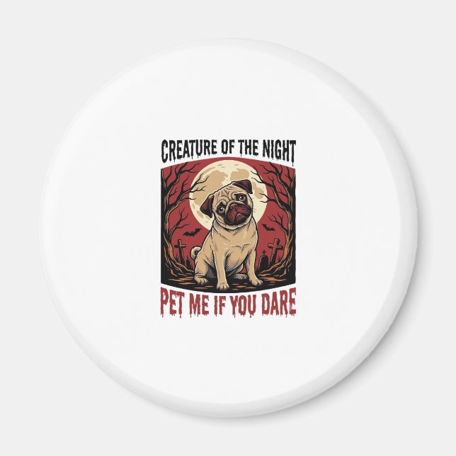 Imã Camisa de Pug de Halloween com Cemitério Assustado (Frente)