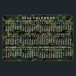 Ímã Camuflagem de Calendário Mensal 2024 Camuflagem Ve<br><div class="desc">Este ímã flexível do calendário mensal de 2024 anos mostra os dias da semana para cada mês em branco. Por trás dos números, o design tem um padrão de camuflagem em tons de verde e marrom. Este é um calendário anual simples para ajudá-lo a conquistar o ano novo. Sempre saiba...</div>