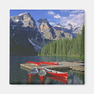 Imã Canadá, Alberta, Lago Moraine. Canoas vermelhas ag