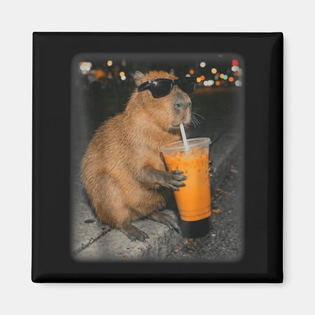 Imã Capivara bebendo café gelado meme engraçado de ani (Frente)