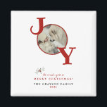 Imã Cartão de Férias de Feliz Natal<br><div class="desc">Feliz Natal em Vermelho com sua foto incrível embutida na palavra Joy. Insira seus detalhes pessoais e ele vai para todas as suas pessoas favoritas nesta temporada de Natal!</div>