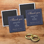 Imã Casamento Azul Escuro Simples, Elegante Obrigado<br><div class="desc">Simples Casamento Azul Escuro Escuro Obrigado imã. Este magnata elegante é um favor de casamento excelente para os seus convidados de casamento. Fundo azul escuro com texto em um roteiro moderno. Você pode personalizar facilmente todo o texto - personalizá-lo com o nome da noiva, o nome do noivo e a...</div>