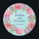 Imã Casamento Bonito de Floral Watercolor Wreath<br><div class="desc">Uma bonito manutenção de casamento / comemorativa ou imã salve a data. Uma bela ilustração botânica temida com uma coroa circular de flores bonito aquáticas, cor-de-rosa e roxo, com folhas verdes no meio. O design floral é feito de peônias cor-de-rosa e anêmonas roxas. O fundo é uma textura macia de...</div>